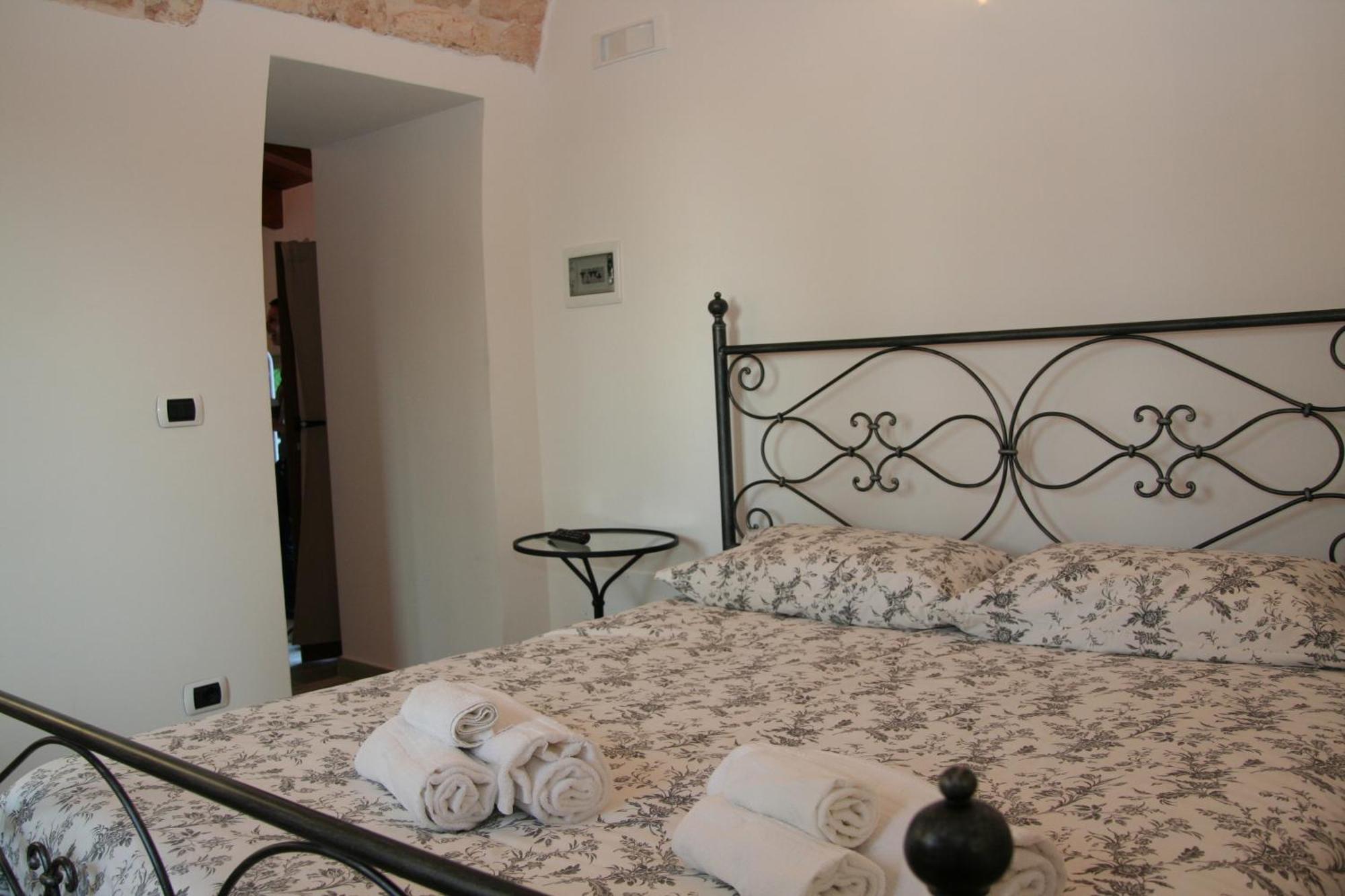 La Dimora Gigante Bed & Breakfast Castellana Grotte Ruang foto